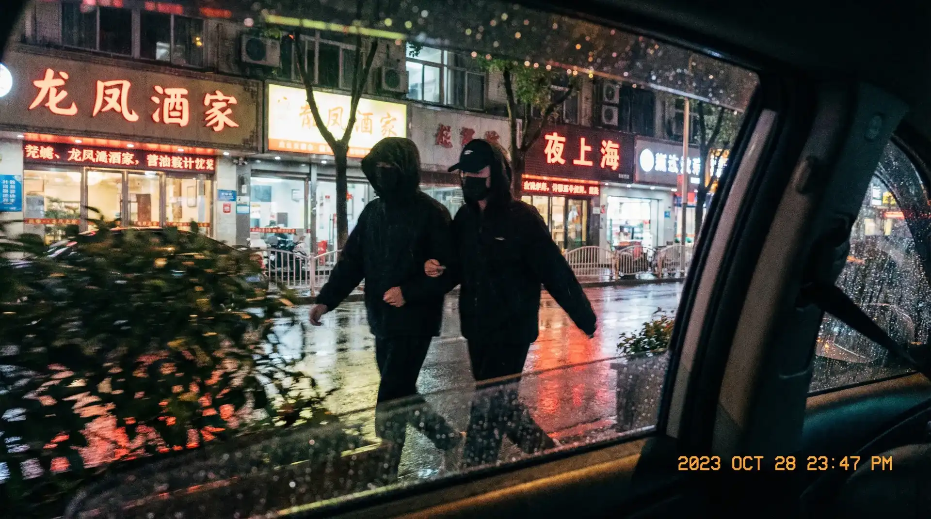 复仇母女 - 顶流明星深夜密会现场抓拍照片
